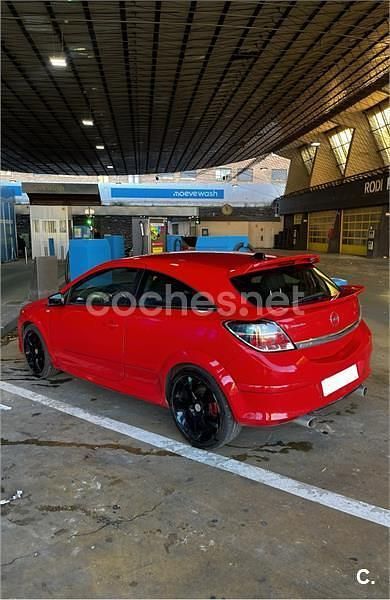Usado Opel Astra GTC Sport 125 CV (91 kW) 2006 Rojo Berlina