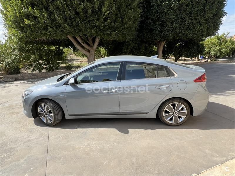 Usado Hyundai Ioniq 141 CV (103 kW) 2018 Gris / plata Utilitario