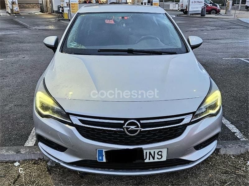 Gris / plata Usado 2016 Opel Astra Selective Berlina | 8299 € (Precio justo) - Imagen 1/4