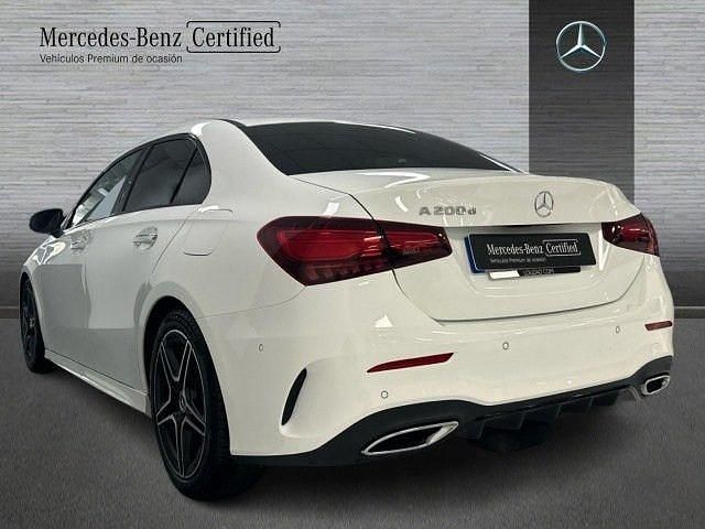 Usado Mercedes A200 AMG line 150 CV (110 kW) 2023 Blanco Berlina