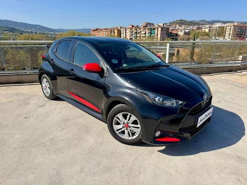 Usado Toyota Yaris Edition 125 CV (91 kW) 2022 Negro Utilitario
