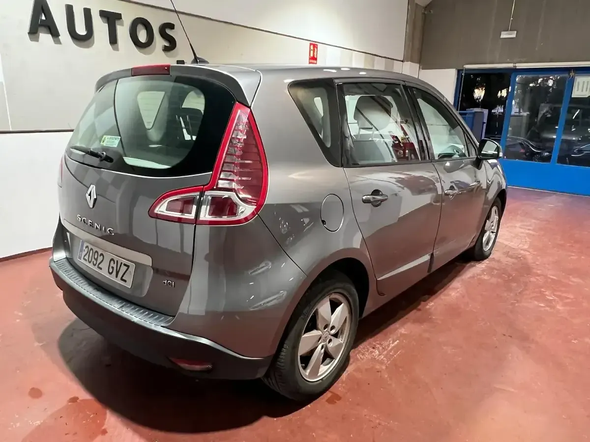 Usado Renault Scenic E-Tech Dynamique 130 CV (95 kW) 2009 Gris