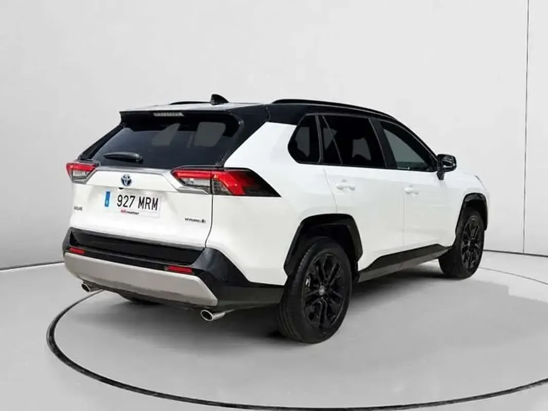 Usado Toyota RAV4 Hybrid Style 218 CV (160 kW) 2024 Blanco SUV