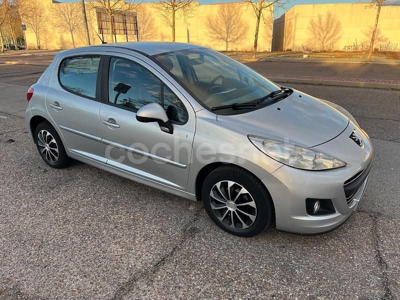 Gris / plata Usado 2010 Peugeot 207 Sport Berlina | 3999 € (Buen precio) - Imagen 1/4