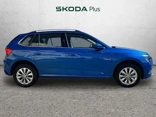 Usado Skoda Kamiq Ambition 110 CV (80 kW) 2022 Azul SUV