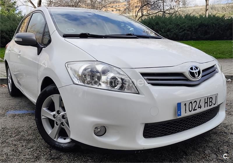 Usado Toyota Auris Active 126 CV (92 kW) 2011 Blanco Utilitario