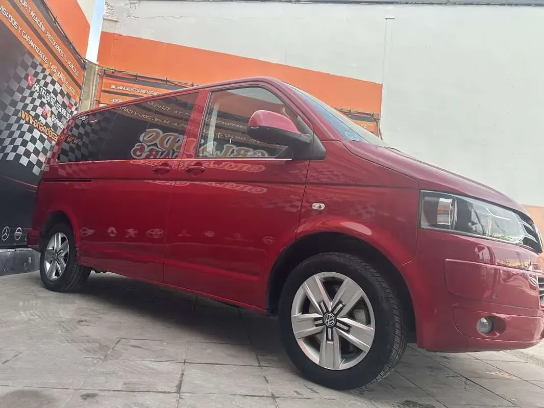 Usado VW Caravelle Comfortline 179 CV (131 kW) 2011 Rojo Van