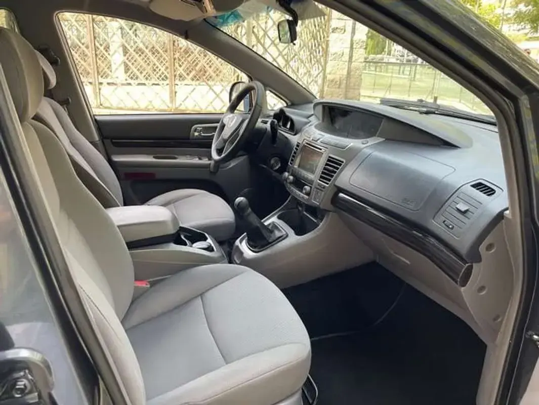 Usado SsangYong Rodius Limited 178 CV (130 kW) 2017 Gris Monovolumen