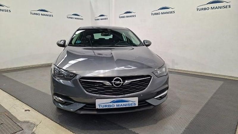 Usado Opel Insignia Innovation 165 CV (121 kW) 2020 Gris / plata Berlina
