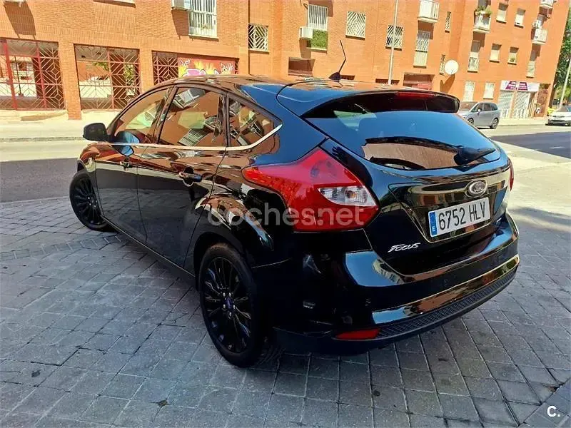Usado Ford Focus Titanium 125 CV (91 kW) 2012 Negro Berlina