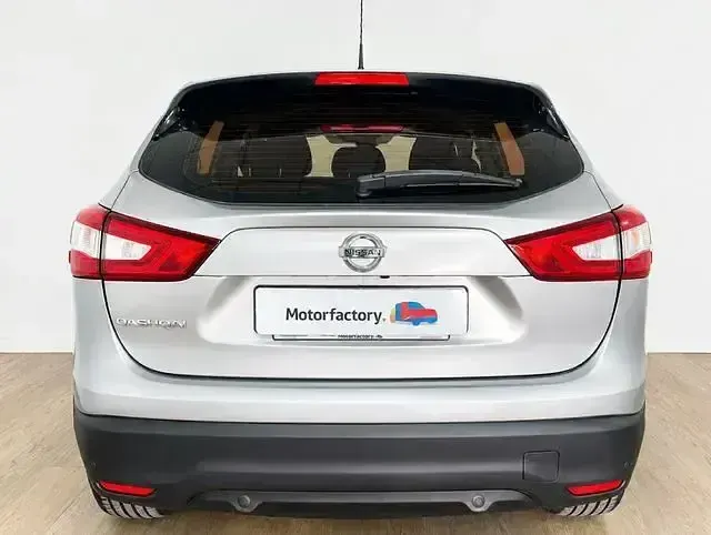Usado Nissan Qashqai Acenta 116 CV (85 kW) 2016 Gris / plata SUV