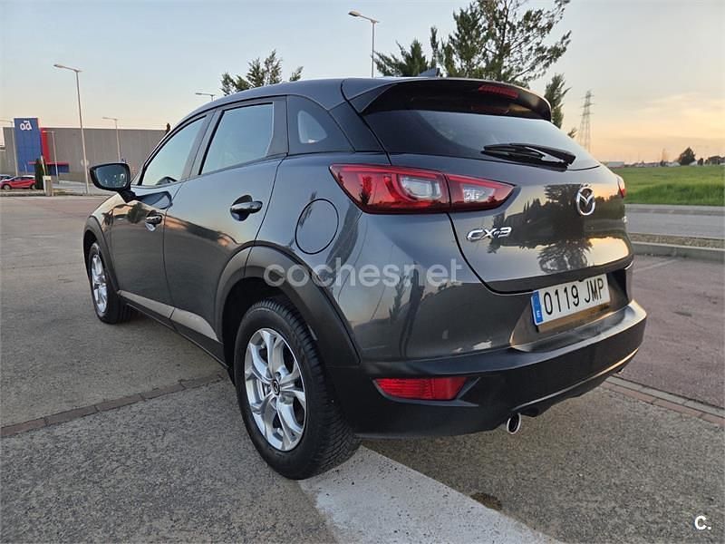 Usado Mazda CX-3 Luxury 105 CV (77 kW) 2016 Gris / plata SUV