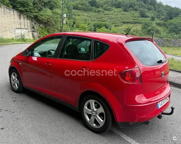 Usado Seat Altea Style 105 CV (77 kW) 2009 Rojo Monovolumen