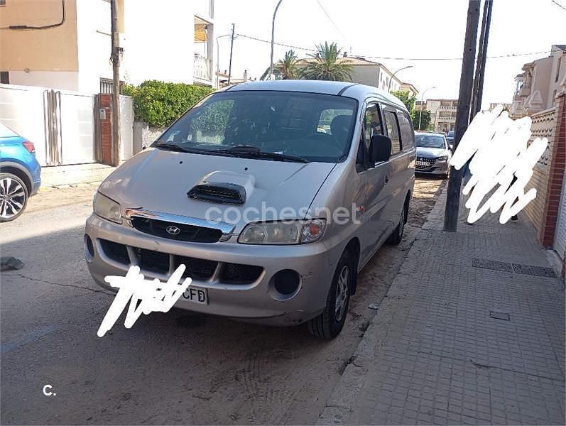 Usado Hyundai H-1 140 CV (102 kW) 2003 Gris / plata Monovolumen