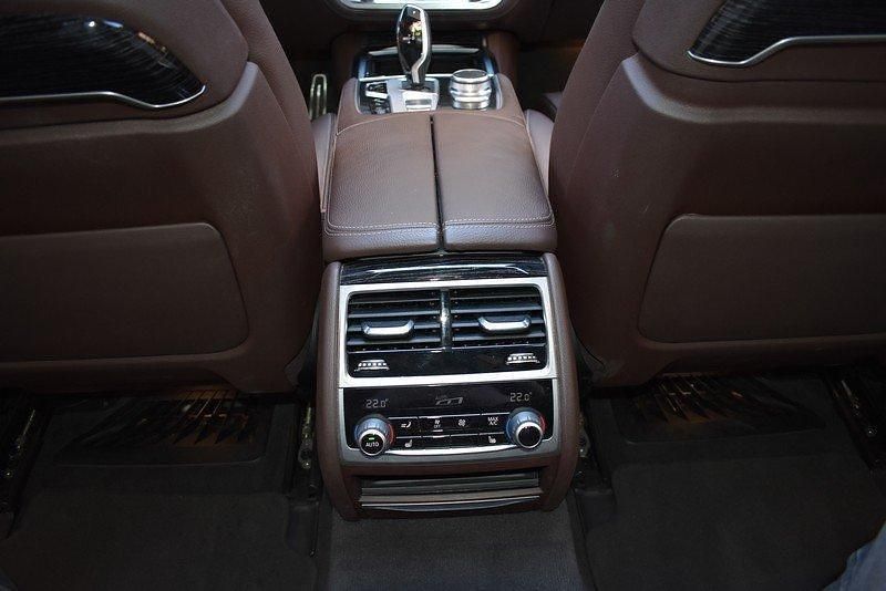 Usado BMW 745e Performance 394 CV (289 kW) 2022 M carbon black Berlina