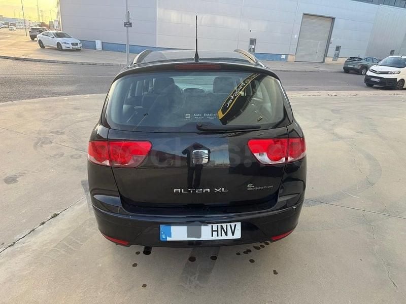 Usado Seat Altea XL Reference 105 CV (77 kW) 2013 Negro Monovolumen