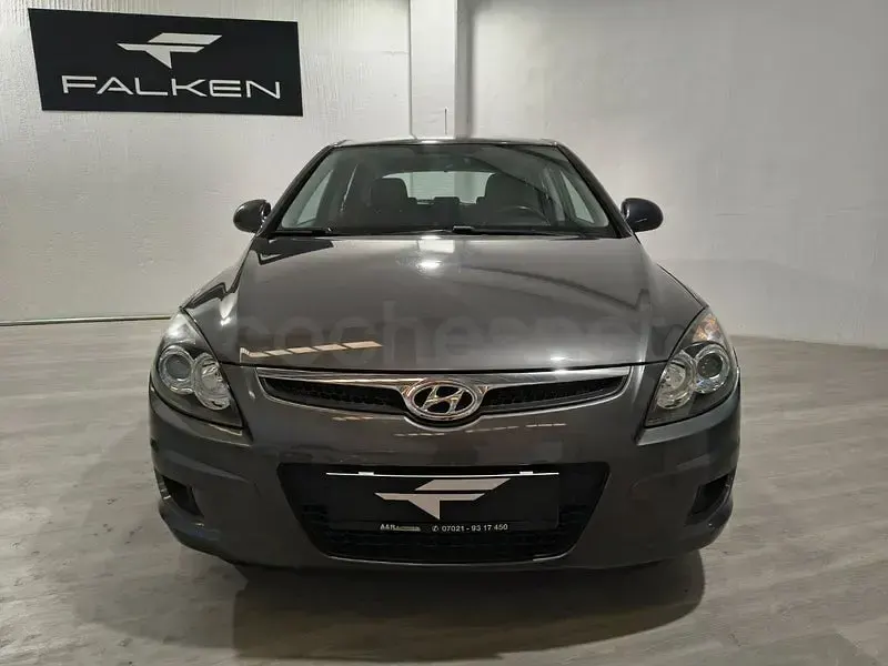 Usado Hyundai i30 Comfort 109 CV (80 kW) 2009 Gris / plata Berlina