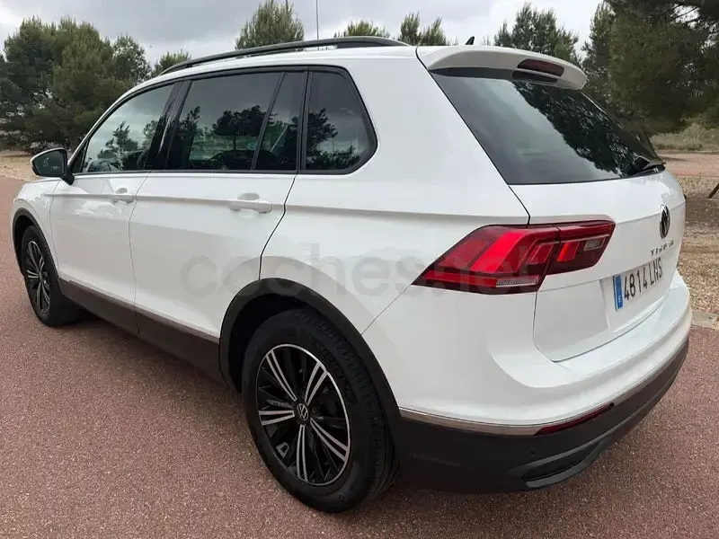 Usado VW Tiguan Life 150 CV (110 kW) 2021 Blanco SUV