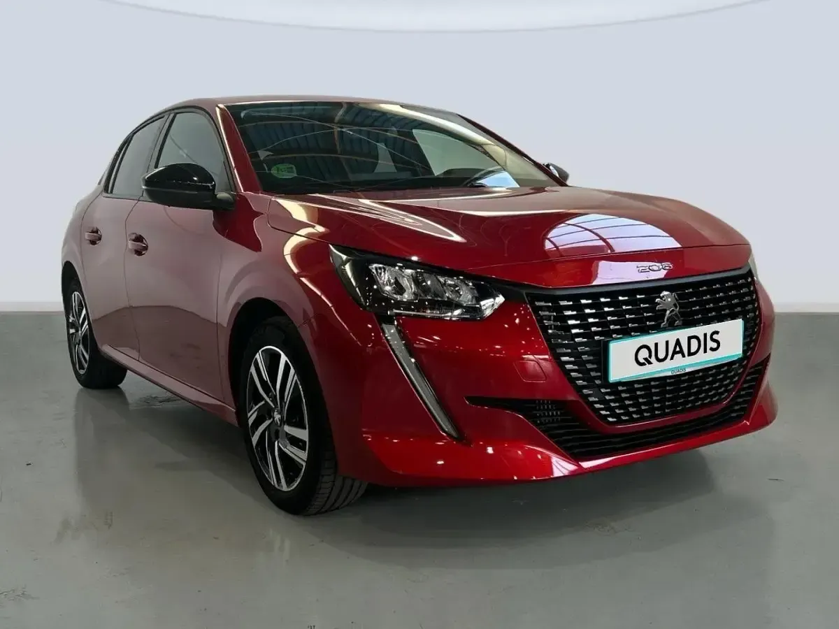 Usado Peugeot 208 Allure 101 CV (74 kW) 2023 Rojo Utilitario