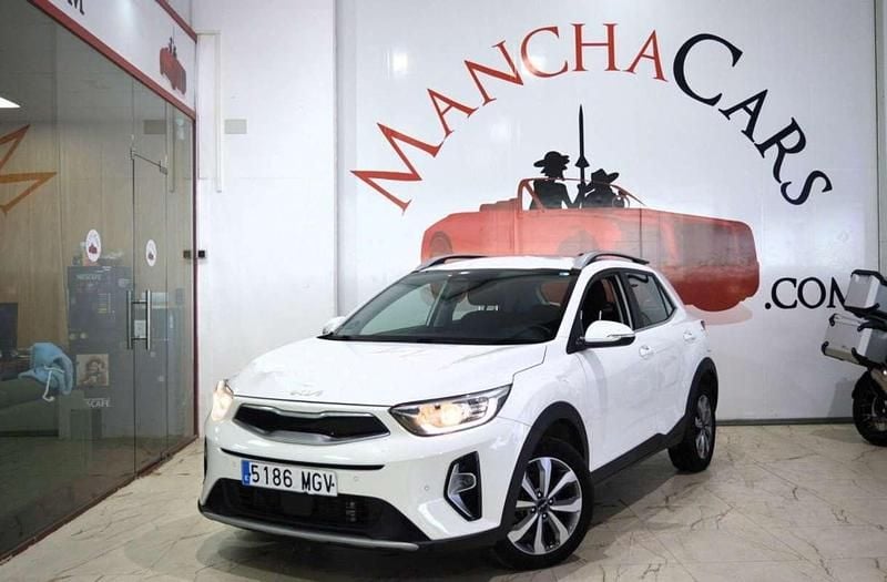 Usado Kia Stonic 120 CV (88 kW) 2023 Blanco SUV