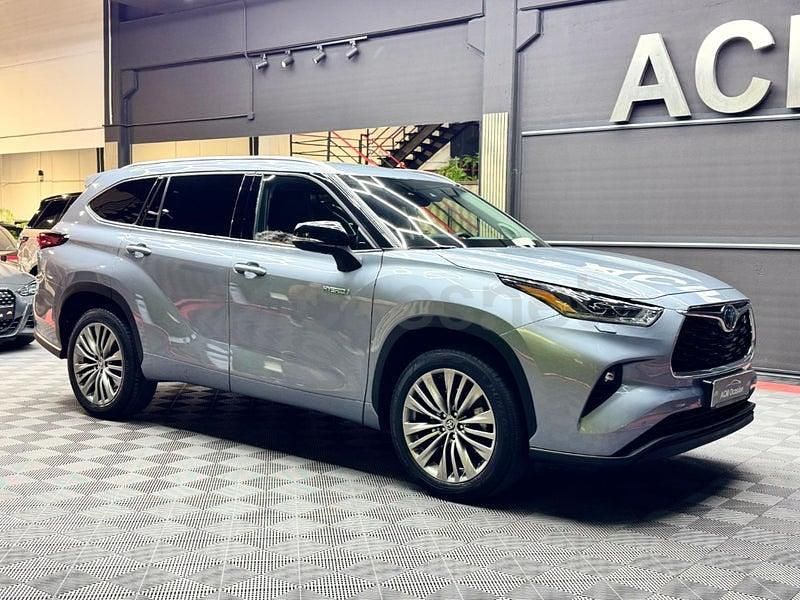 Usado Toyota Highlander Luxury 246 CV (180 kW) 2021 Gris / plata SUV