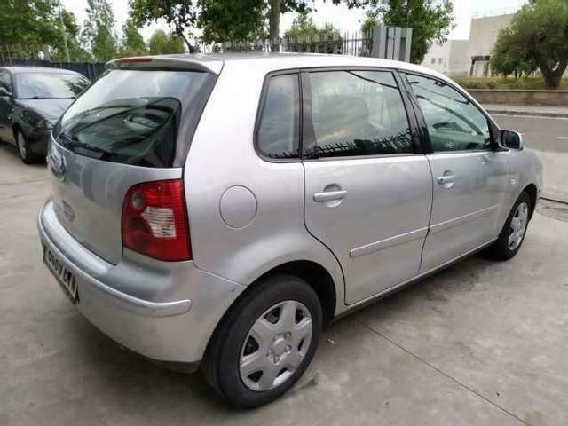 Usado VW Polo Trendline 65 CV (47 kW) 2002 Gris Berlina