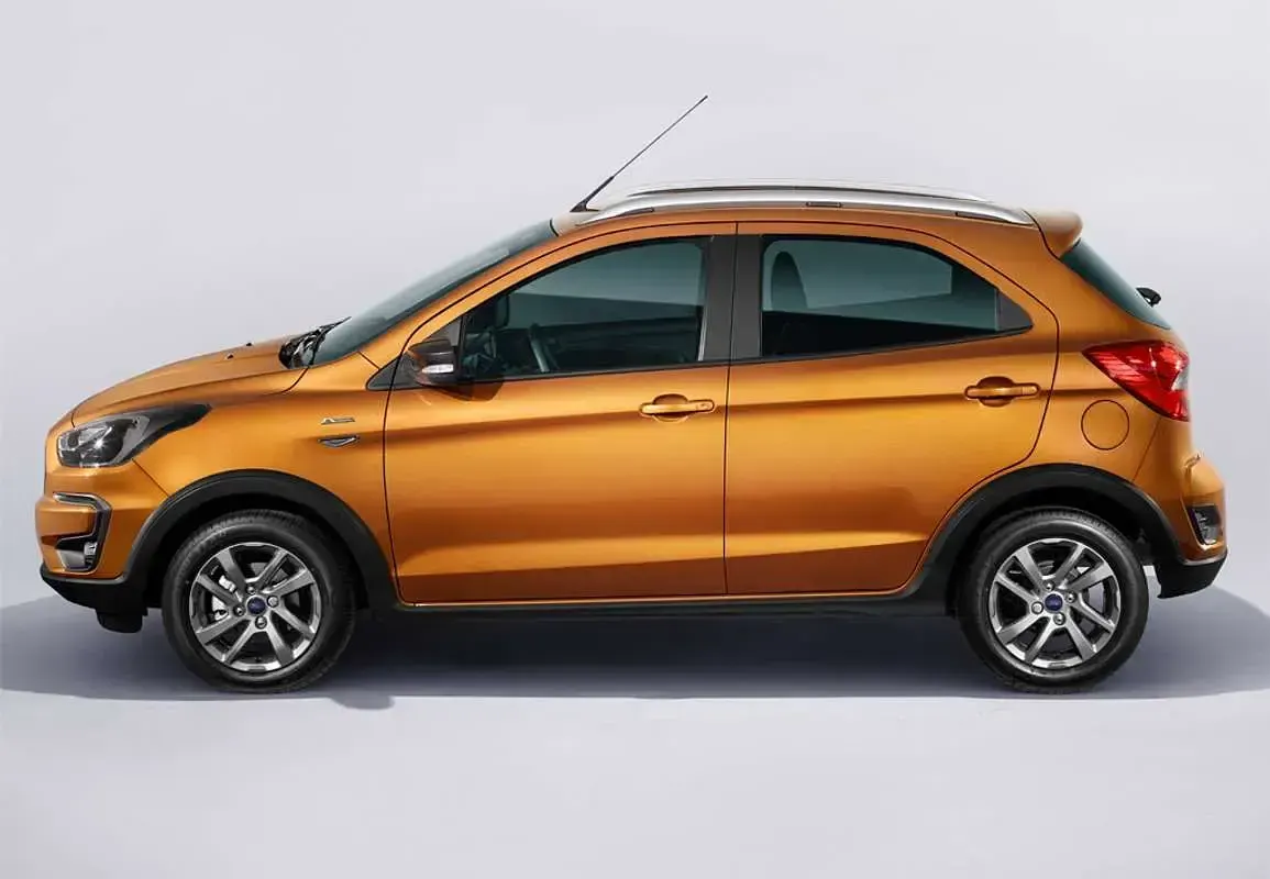 Usado Ford Ka Plus Active 86 CV (63 kW) 2018 Rojo Utilitario