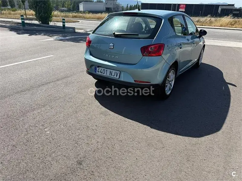 Usado Seat Ibiza 85 CV (62 kW) 2010 Verde Berlina