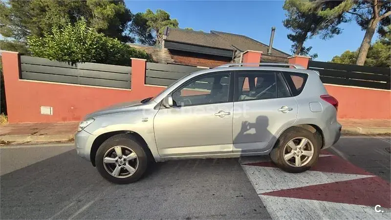 Usado Toyota RAV4 Sol 136 CV (100 kW) 2006 Gris / plata SUV