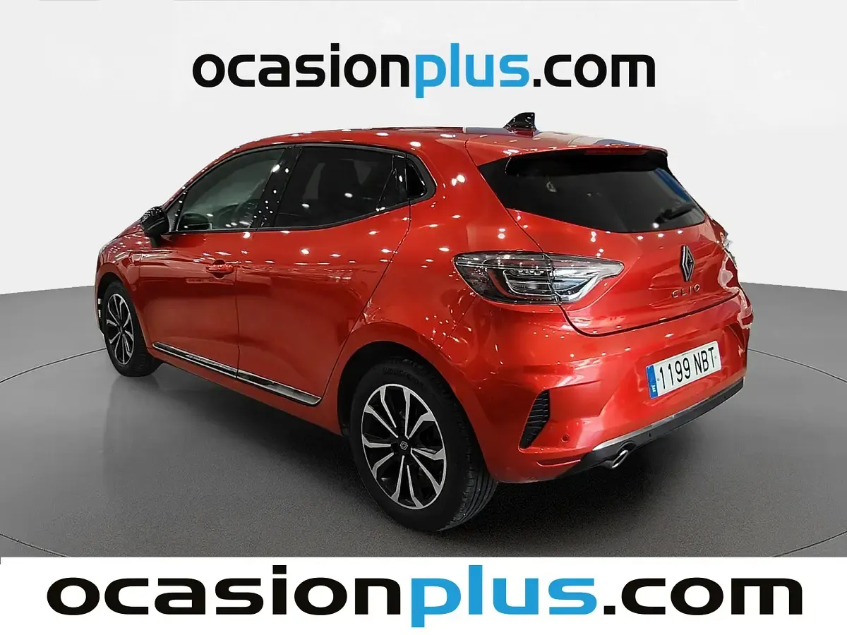 Usado Renault Clio Techno 101 CV (74 kW) 2025 Rojo Utilitario