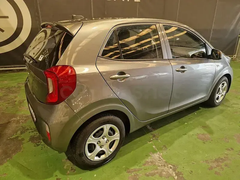 Usado Kia Picanto 67 CV (49 kW) 2023 Gris / plata Utilitario