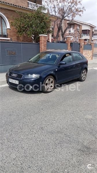Usado Audi A3 Ambiente 102 CV (75 kW) 2004 Azul Utilitario