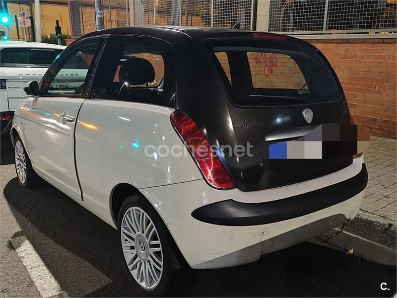 Usado Lancia Ypsilon 70 CV (51 kW) 2006 Beige Utilitario