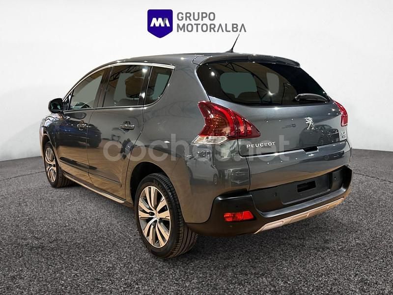 Usado Peugeot 3008 Allure 130 CV (95 kW) 2015 Gris / plata Familiar