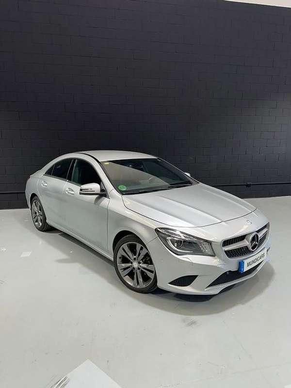 Usado Mercedes CLA220 Urban 170 CV (125 kW) 2014 Plateado Berlina