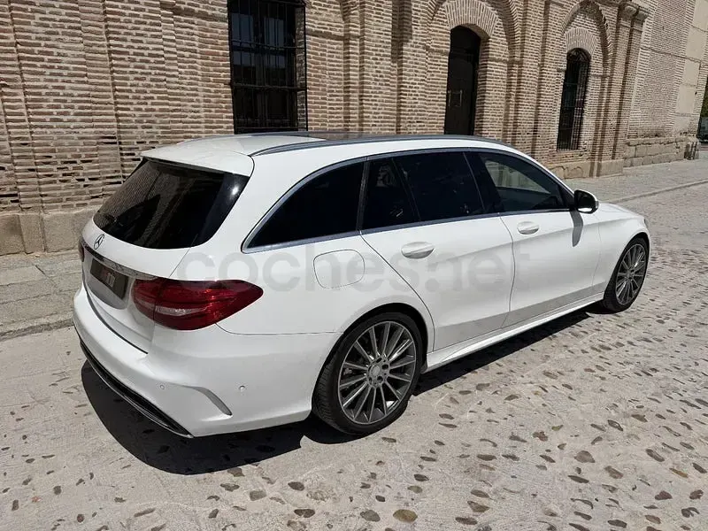 Usado Mercedes C220 AMG line 170 CV (125 kW) 2015 Blanco Familiar