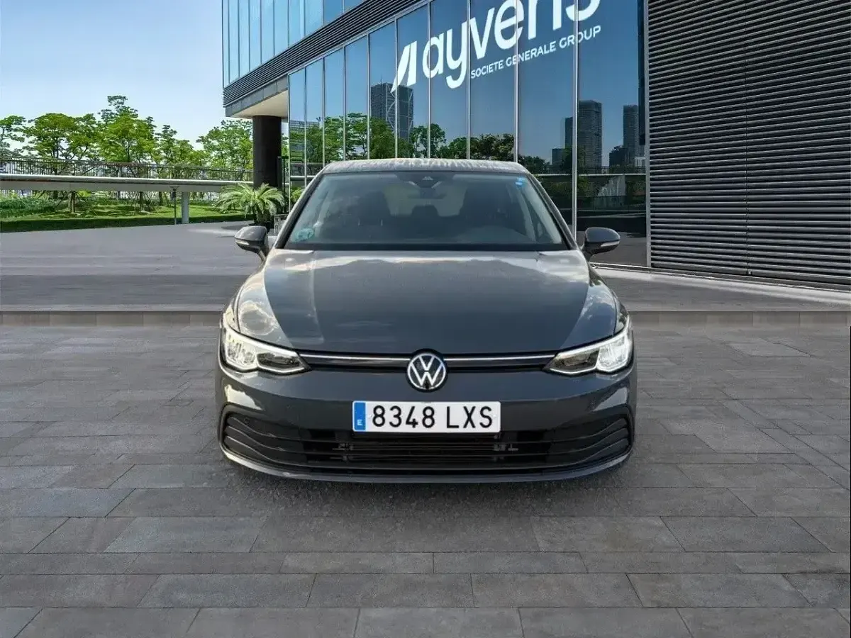 Usado VW Golf VIII Life 110 CV (80 kW) 2022 Gris Utilitario