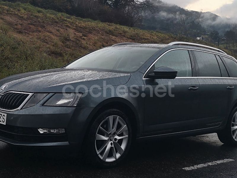 Usado Skoda Octavia Ambition 116 CV (85 kW) 2017 Gris / plata Familiar