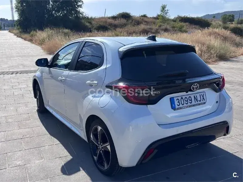 Usado Toyota Yaris Hybrid Plus 116 CV (85 kW) 2026 Blanco Berlina