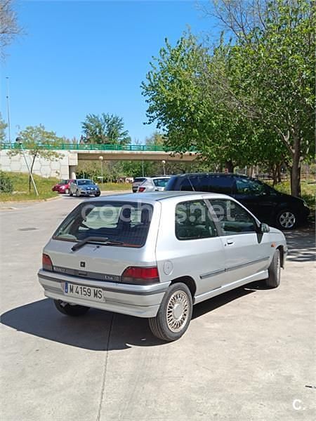 Usado Renault Clio 92 CV (67 kW) 1991 Gris / plata Utilitario