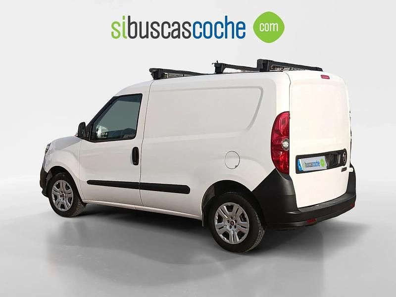 Usado Fiat Doblò 50 CV (36 kW) 2022 Blanco Monovolumen