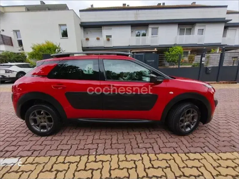 Usado Citroën C4 Feel 82 CV (60 kW) 2014 Rojo Berlina