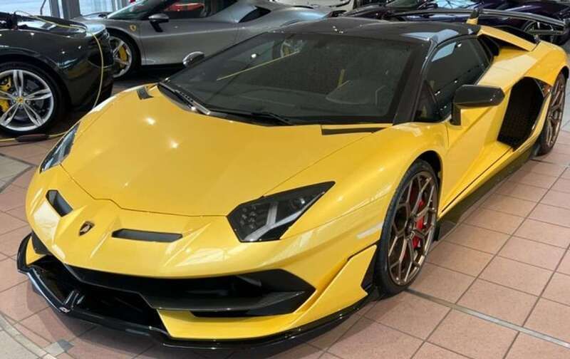 Amarillo Usado 2021 Lamborghini Aventador Descapotable | 674.900 € - Imagen 1/4