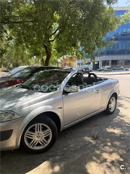 Usado Renault Mégane Cabriolet Privilege 135 CV (99 kW) 2005 Gris / plata Descapotable