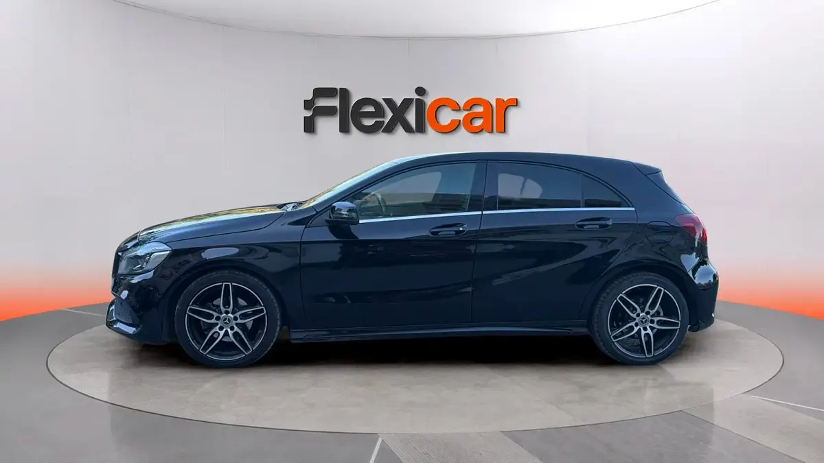 Usado Mercedes A180 122 CV (89 kW) 2018 Negro Berlina