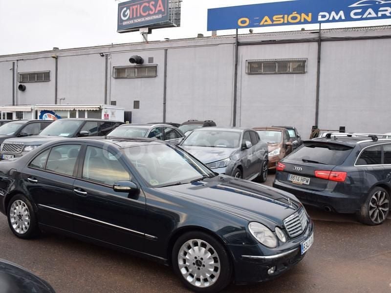 Usado Mercedes E270 Elegance 177 CV (130 kW) 2003 Azul Berlina