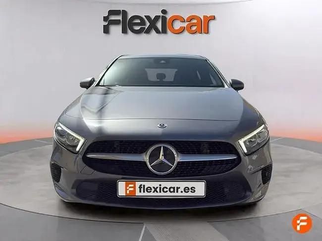 Usado Mercedes A180 116 HP (85 kW) 2018 Cinzento Sedan