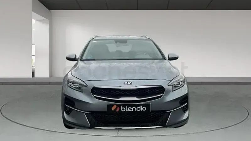 Usado Kia XCeed 120 CV (88 kW) 2020 Gris SUV