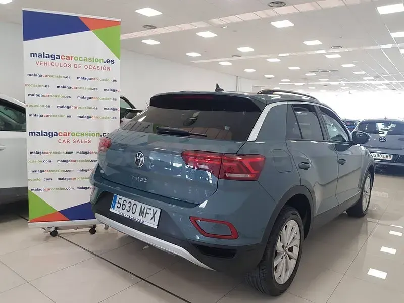 Usado VW T-Roc Life 110 CV (80 kW) 2023 Azul SUV