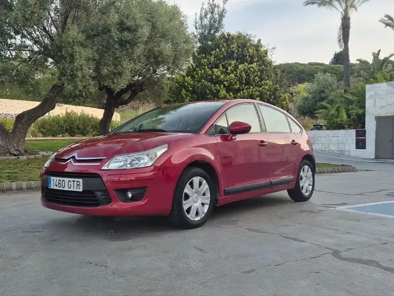 Usado Citroën C4 88 CV (64 kW) 2010 Granate Berlina